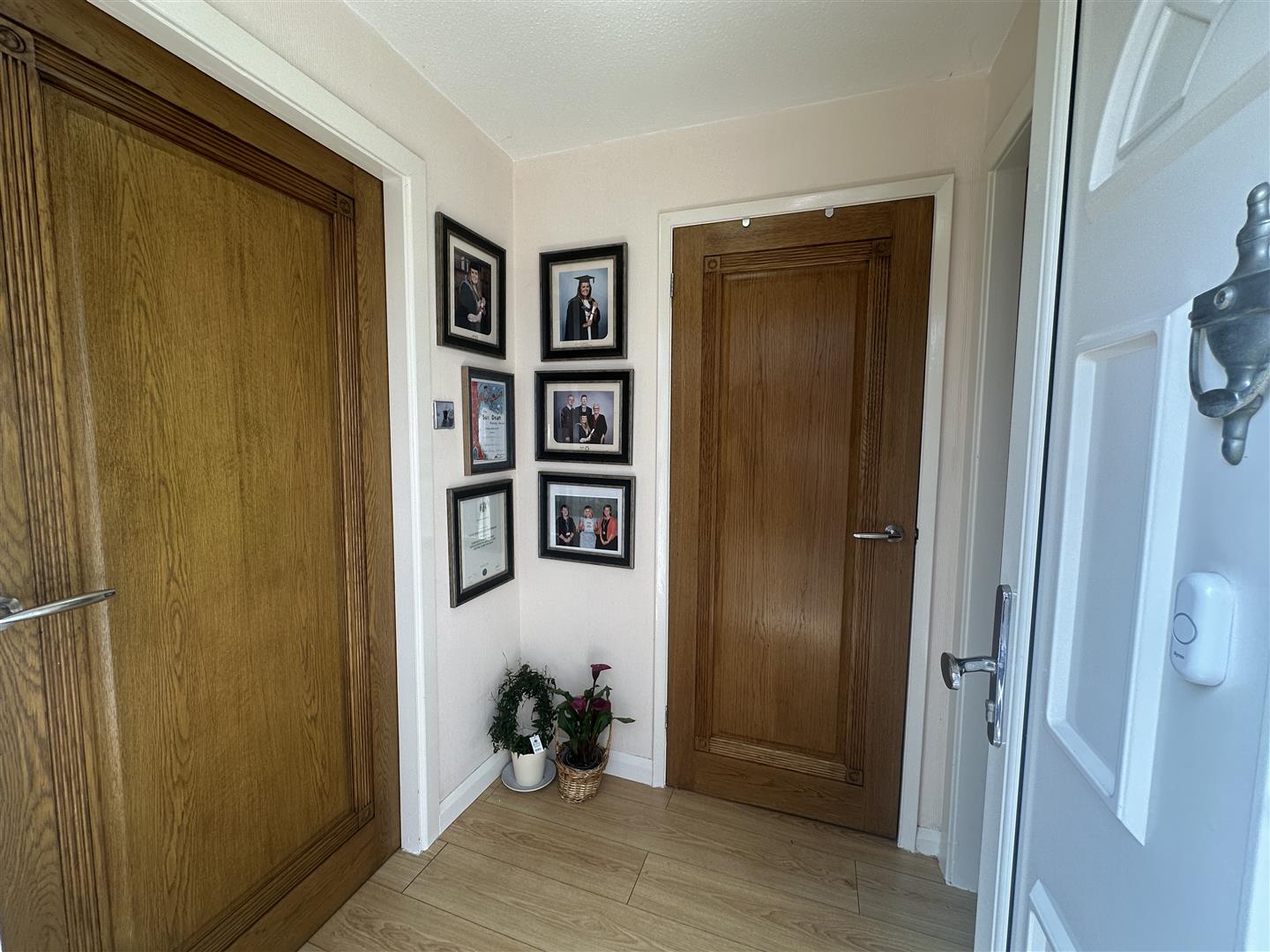 Fleetwood Drive, Banks